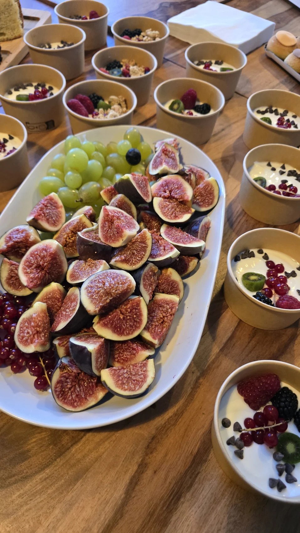 Buffet de fruits et desserts préparé aux Espaces Biancamaria